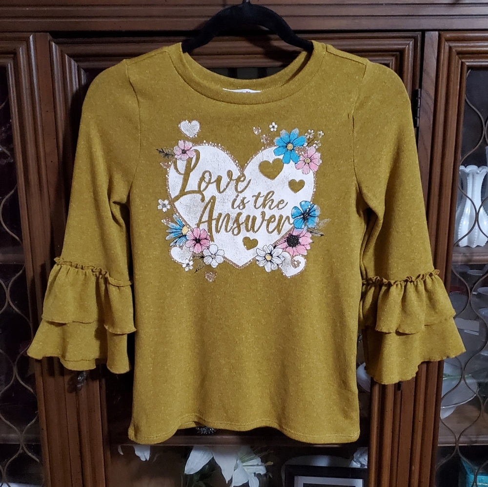 Ruffle Sleeve Graphic Blouse
